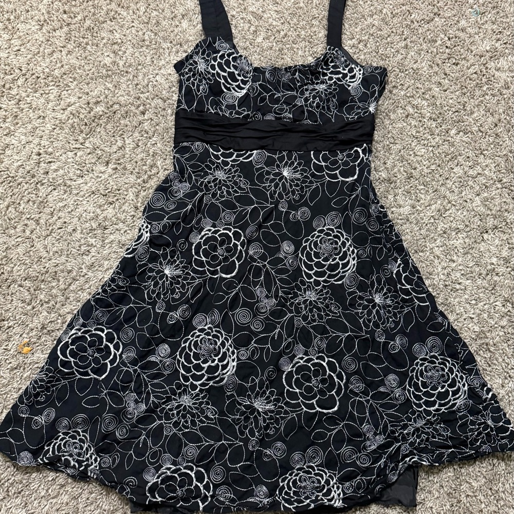 Evan Picone Womens 4 Black White Embroidered Cocktail Floral Dress Lined Party